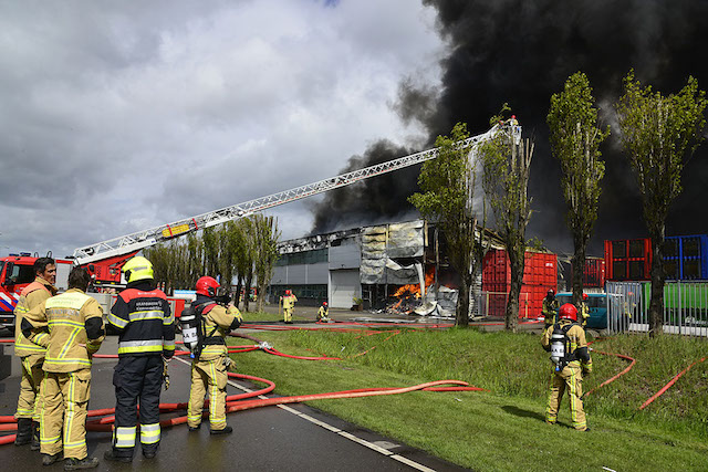 2017/83/20170422-13u31 GB 016 Zeer grote brand Westhavenweg ASD.jpg